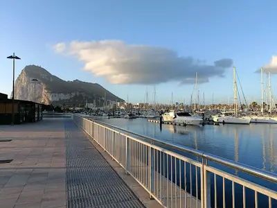 Centro Salud de Poniente-El Junquillo